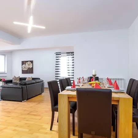 Matej-1 By Interhome マトゥリ